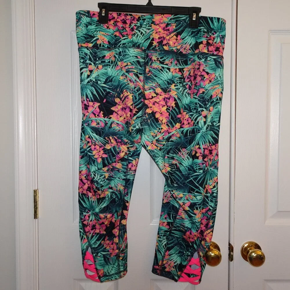 Old Navy Tropical Print 7/8 length Plus Size Leggings - Picture 2 of 6